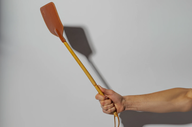 Agredió violentamente a su pareja con un matamoscas y quedó detenido