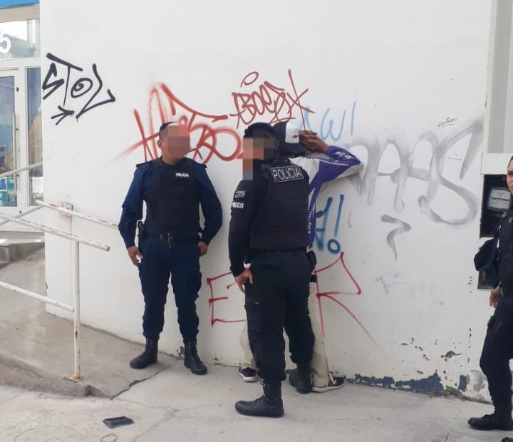 Robaba baterías de vehículos y fue detenido