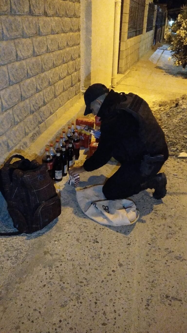 Hacía delivery de bebidas, huyó de la Policía pero lo detuvieron