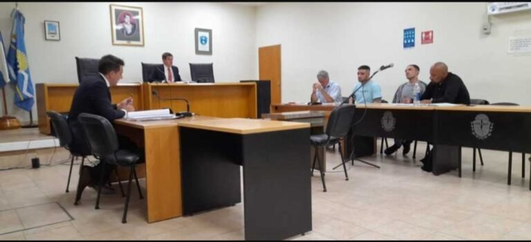 Seguirán detenidos los acusados de disparar a personal policíal