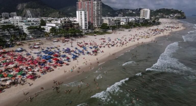 Río de Janeiro registró 58° de sensación térmica y luego se desató un temporal que dejó ocho desaparecidos