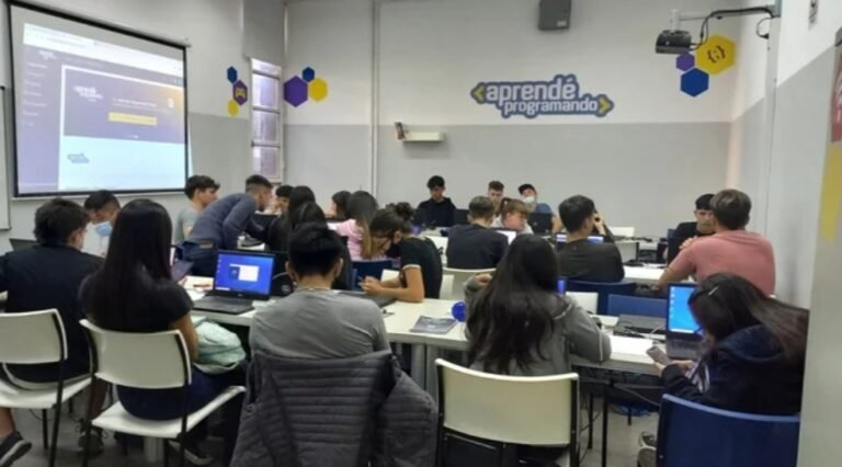 Abren las inscripciones para jóvenes que quieran aprender programación