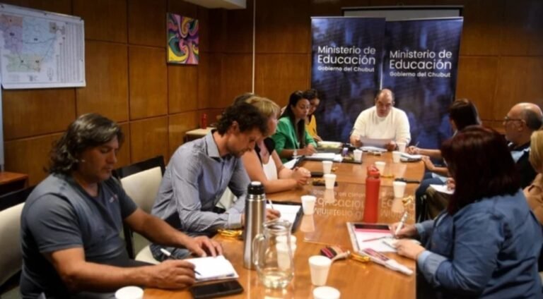 Paritaria Docente: Provincia ofreció un aumento del 38% 