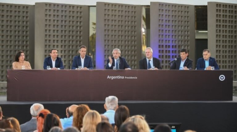 Fernández: “Compararme con el Gobierno anterior es como bajar mucho la vara”