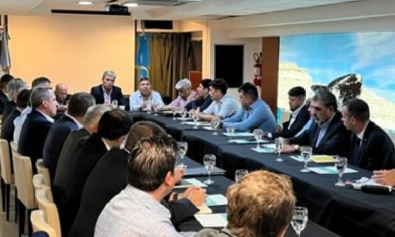 Provincia mantuvo una reunión con operadoras y sindicatos petroleros
