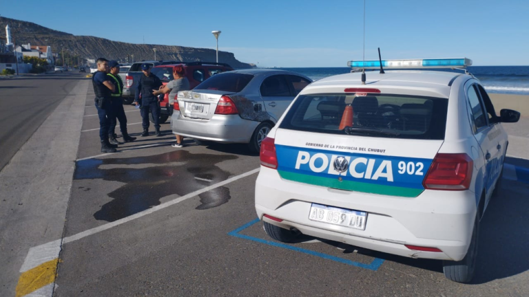 Identificaron a una pareja que robaba en Rada Tilly y le secuestraron el auto