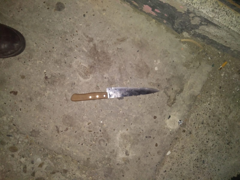 Amenazó con un cuchillo a un hombre para que le de una porción de pizza