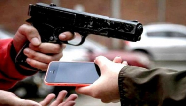 Intentó robar un celular con un arma de juguete y acabó detenido