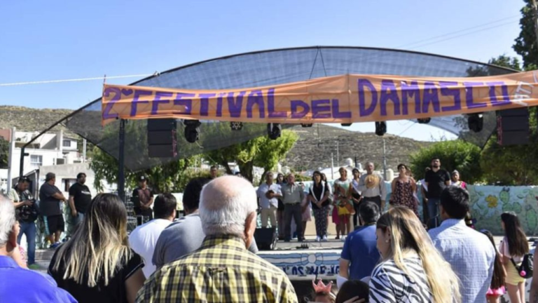 Realizarán en Laprida la cuarta edición del Festival del Damasco Patagónico