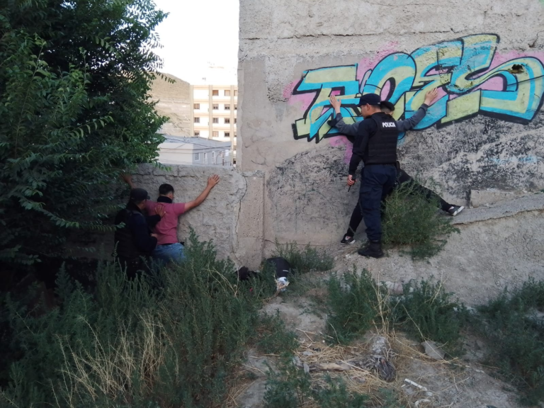 Entraron a robar a una casa trepando un paredón y los detuvieron