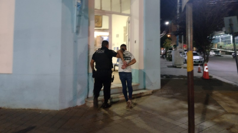 Salió a bailar y acabó detenido: tenía un pedido de captura