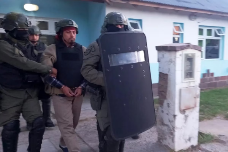 Trasladaron a Jones Huala a Esquel: se espera el avance de su extradición a Chile