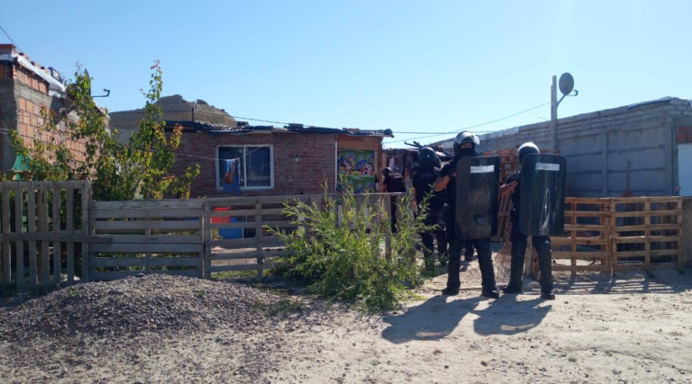 Dos adolescentes acusados de asesinar a un hombre que agredía a su pareja