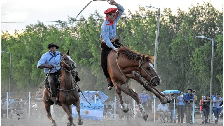 Fue con un amigo a un festival de jineteadas, discutieron y lo mató
