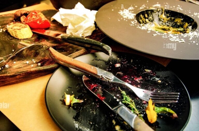 No quiso pagar lo que consumió en un restaurante y terminó preso