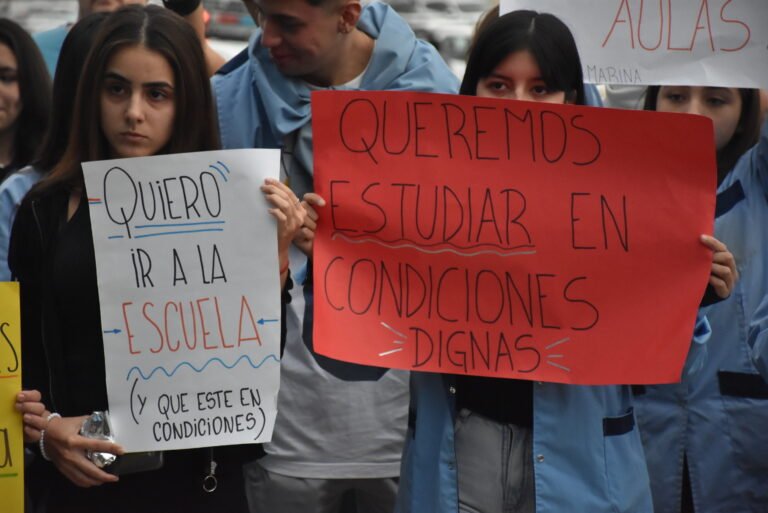 El Gobierno brindará el transporte para estudiantes y docentes del Colegio Biología Marina