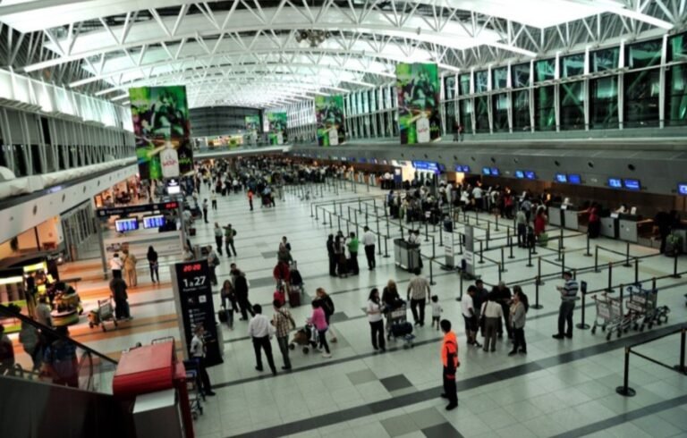 Paro de controladores aéreos: levantan las medidas de fuerza que estaban previstas para este mes