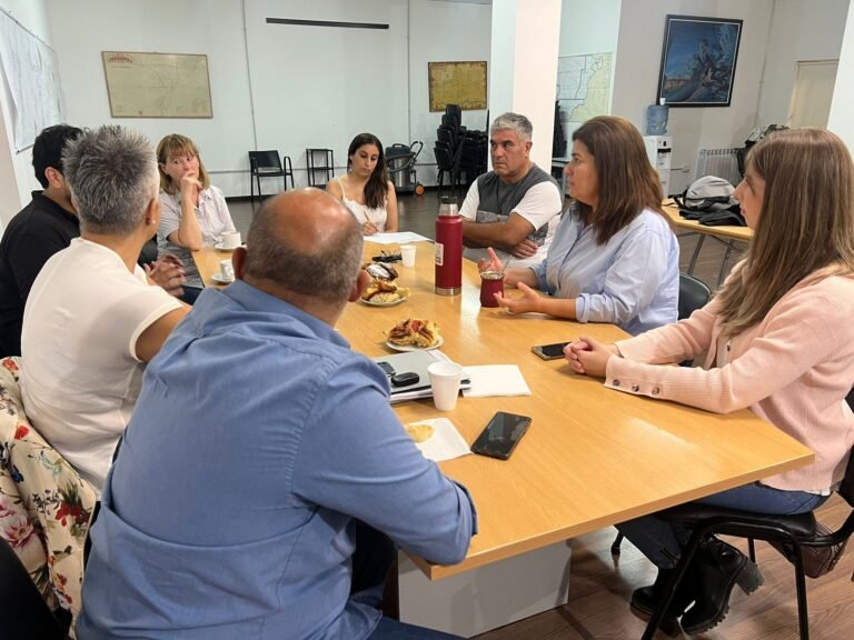 Romero realiza gestiones ante el Ministerio de Educación por la situación del Biología Marina