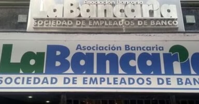 La Bancaria acordó un aumento en línea con la inflación y el sueldo básico superará el $1.200.000