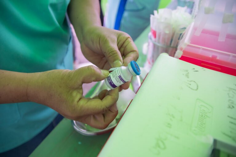 Por el aumento de los virus respiratorios recomiendan vacunar contra la gripe a niños y niñas