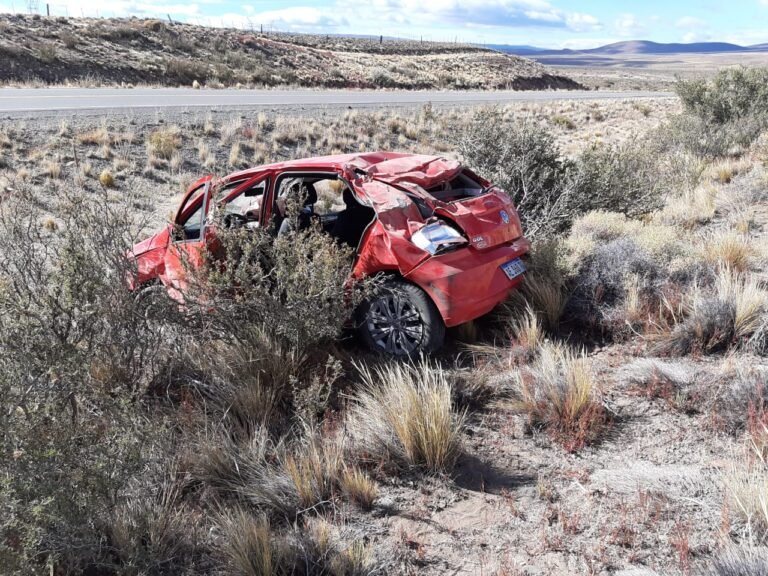Volcó una familia comodorense en Ruta 40
