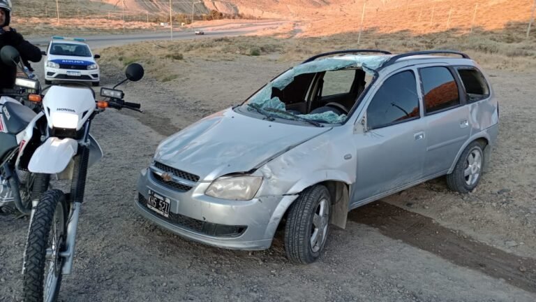 Volcó y abandonó el vehículo