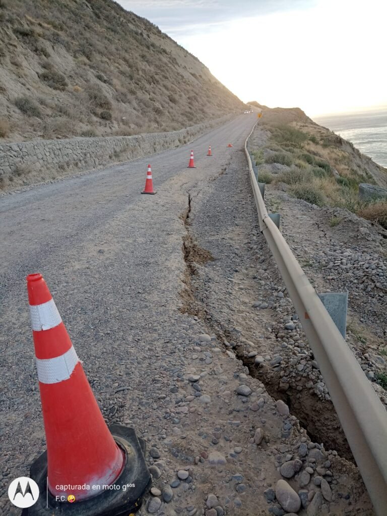 Cierre preventivo en el Camino Perón por desplazamiento