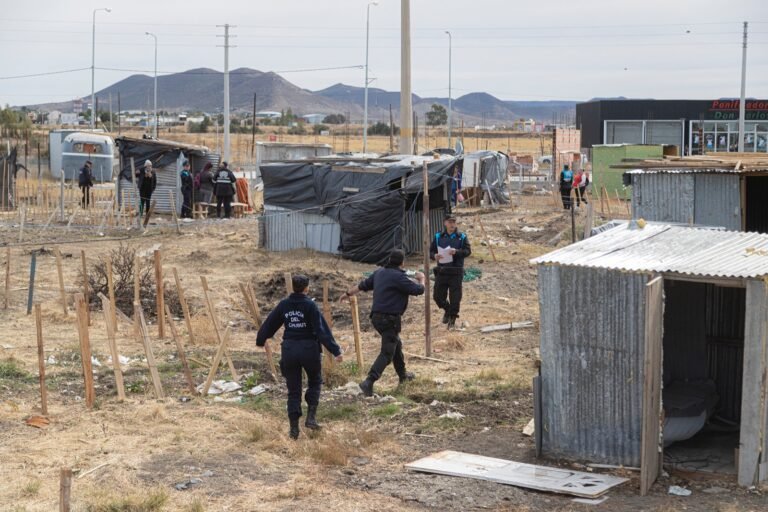Por orden judicial, lograron desalojar la usurpación ilegal de Standard Norte