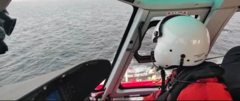 Prefectura aeroevacuó de urgencia al tripulante de un buque pesquero