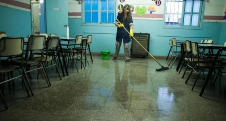 Sin clases por conmemorarse el día del auxiliar de educación