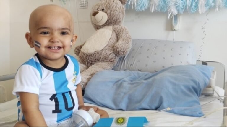 Emma lucha contra una leucemia y necesita ayuda para continuar su tratamiento