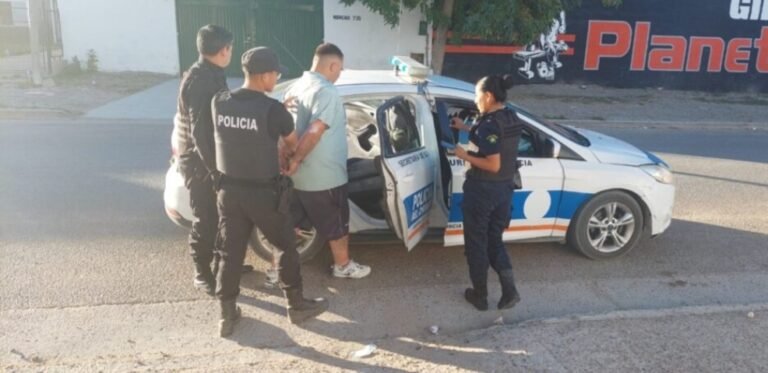 Tenía arresto domiciliario pero se fue a la cancha