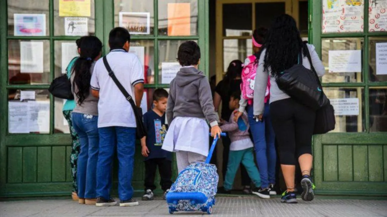 Falta de personal auxiliar complica el dictado de clases en varias escuelas