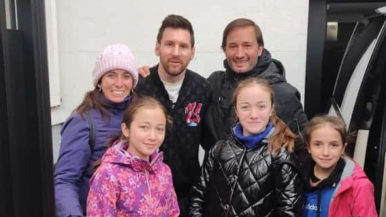 Comodorenses viajaron a Francia y conocieron a Messi