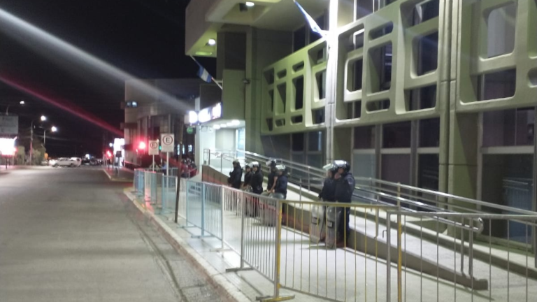 Más de 50 policías afectados por los festejos de Boca: no fue ningún hincha