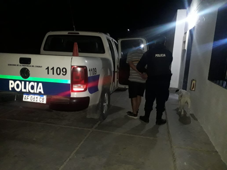 Le pidieron la hora y lo asaltaron entre dos hombres: hubo un detenido