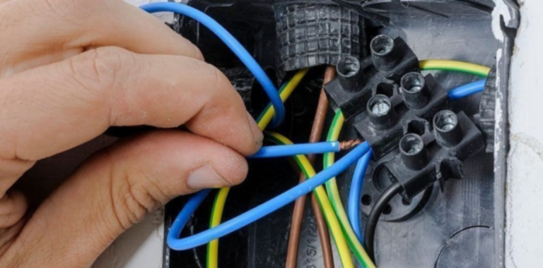 Encontraron a 12 comercios conectados ilegalmente de la luz