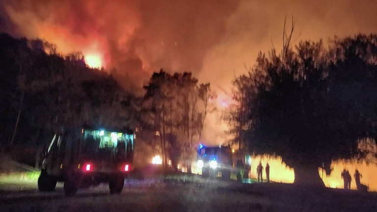 Brigadistas combaten un nuevo incendio en la cordillera chubutense