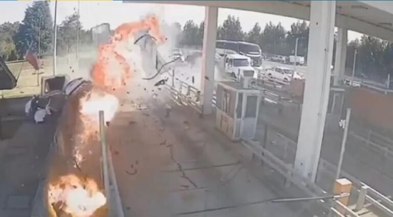 Un automovilista chileno chocó contra un peaje a 220 km/h y murió