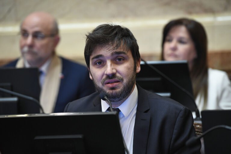 Torres pidió que los organismos de control accionen para detener la contaminación en Península Valdés