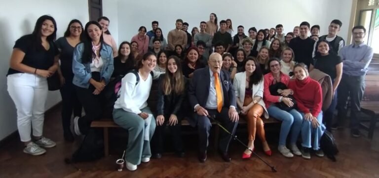 “Los sueños están para cumplirse”: a los 86 años se recibió de abogado en la UBA