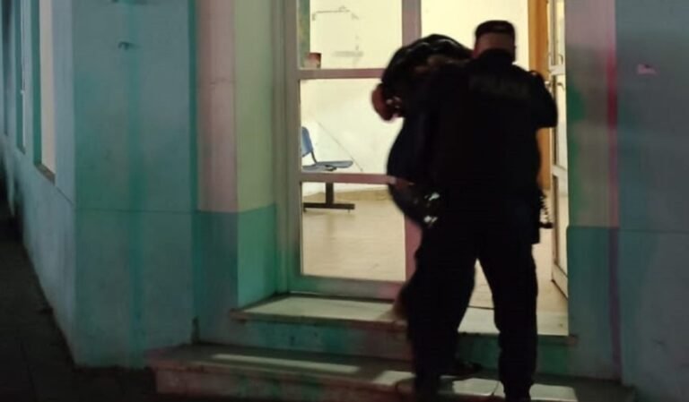 Acosó a una joven y lo golpearon hasta que llegó la Policía