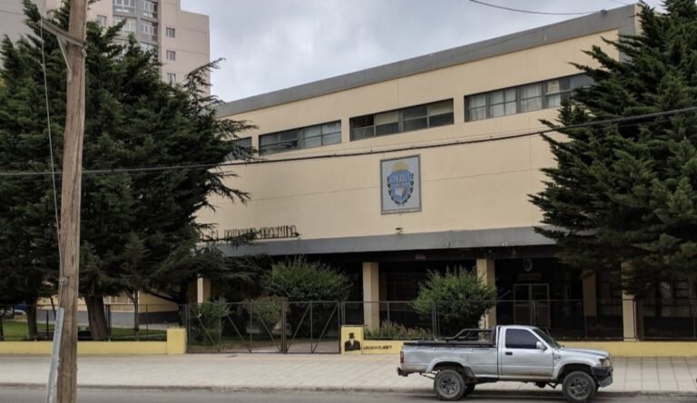 Separaron al director de la Escuela N°1 y los padres piden su reincorporación