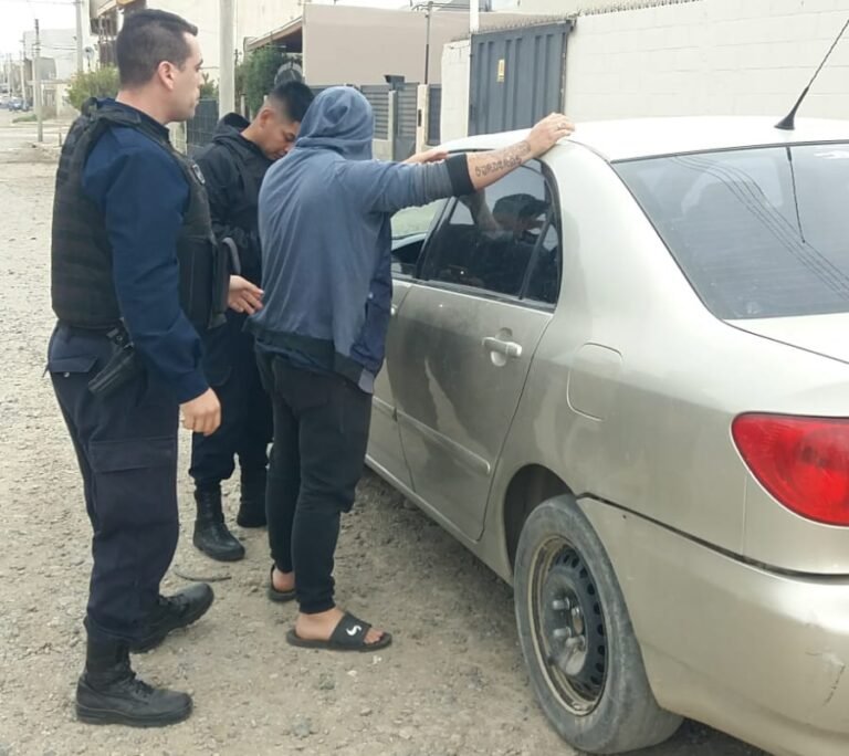 Lo denunciaron por ruidos molestos y maniobras peligrosas con su automóvil