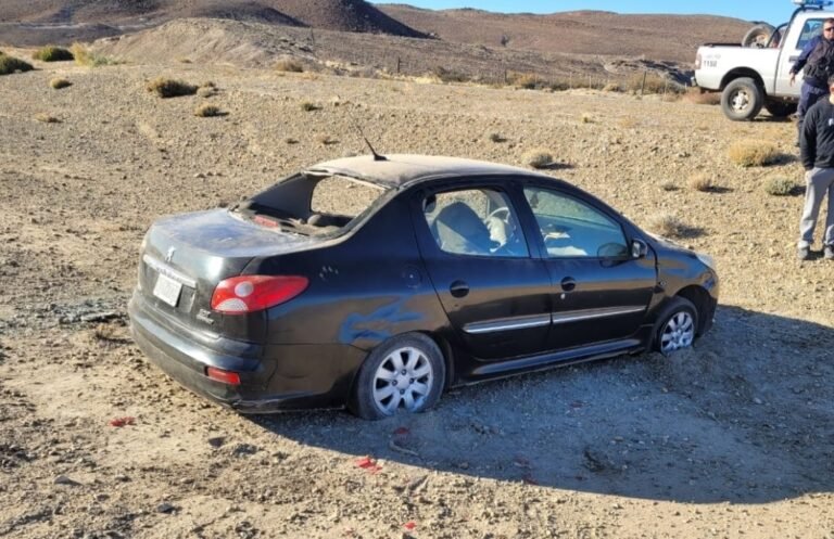 Comodorenses volcaron en Ruta 26