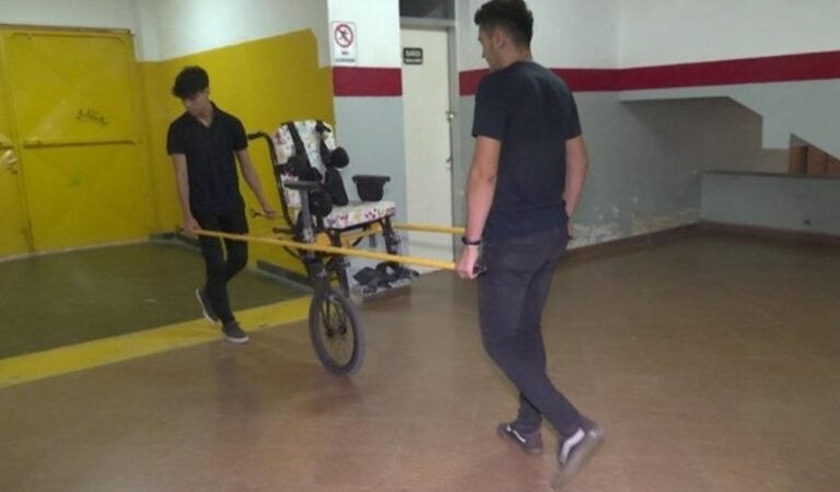 Alumnos construyen una silla de ruedas “todo terreno” diseñada por el padre de una chica con discapacidad