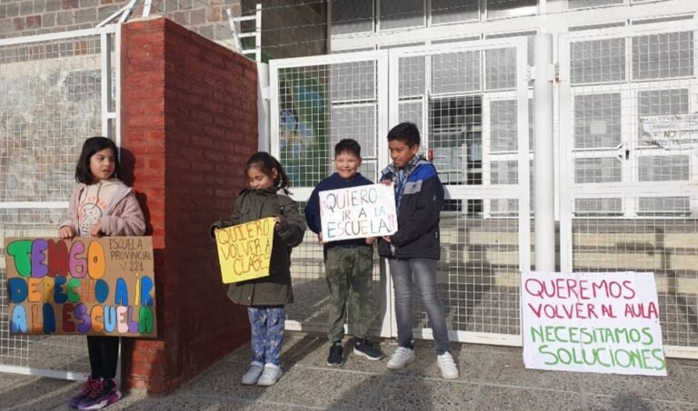 Trabajan para restablecer el sistema de calefacción en la Escuela N° 221