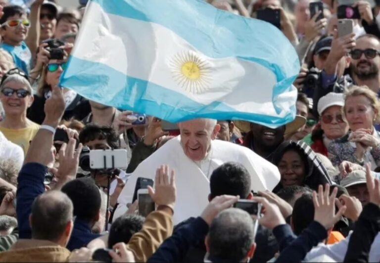 La Iglesia le pidió al Papa Francisco que venga a la Argentina