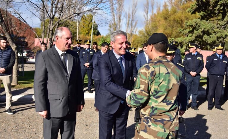 “Me siento orgulloso de tener una Policía honrada, eficaz y que es ejemplo de muchas otras fuerzas de seguridad del país”