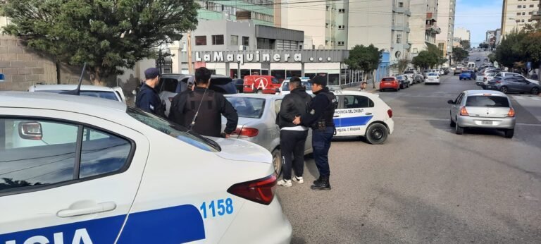 Presos por intentar robar ruedas de auxilio en el centro